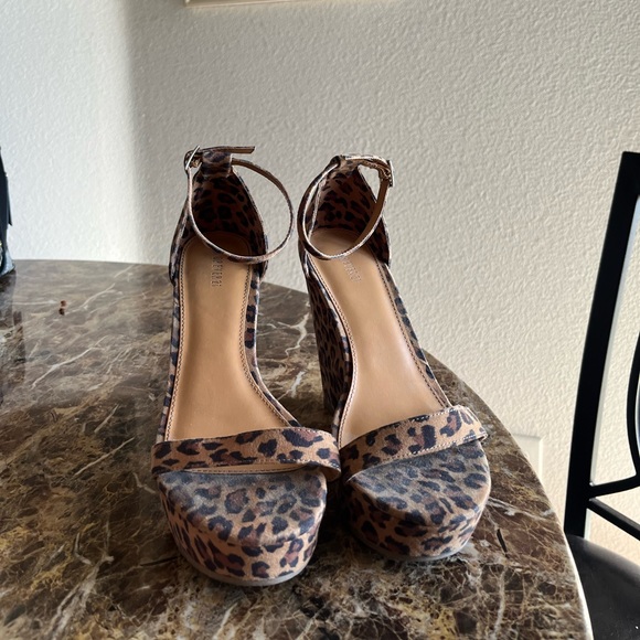 CHEETAH PRINT WEDGES 🤎 - Picture 4 of 4